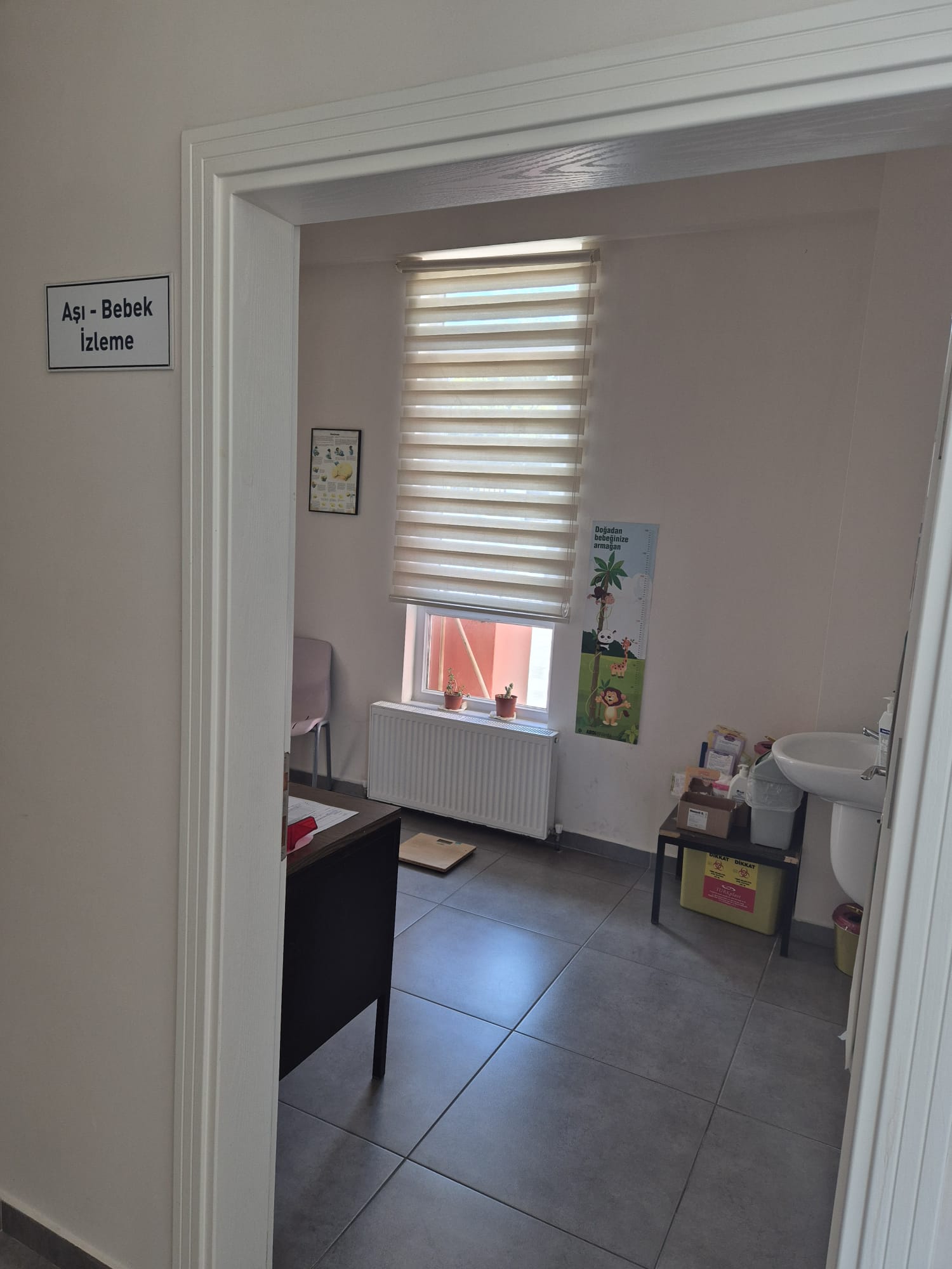Aşı ve bebek izleme odası